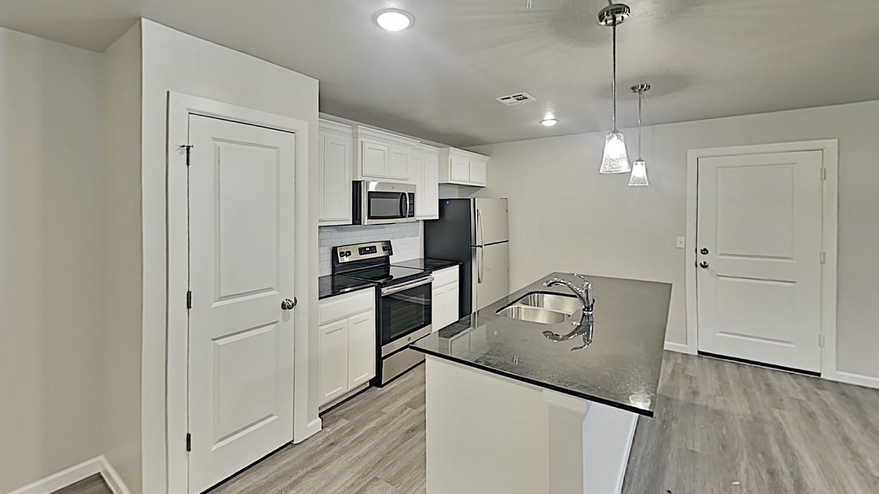 11212 Howard Dr - Photo 4 of 16