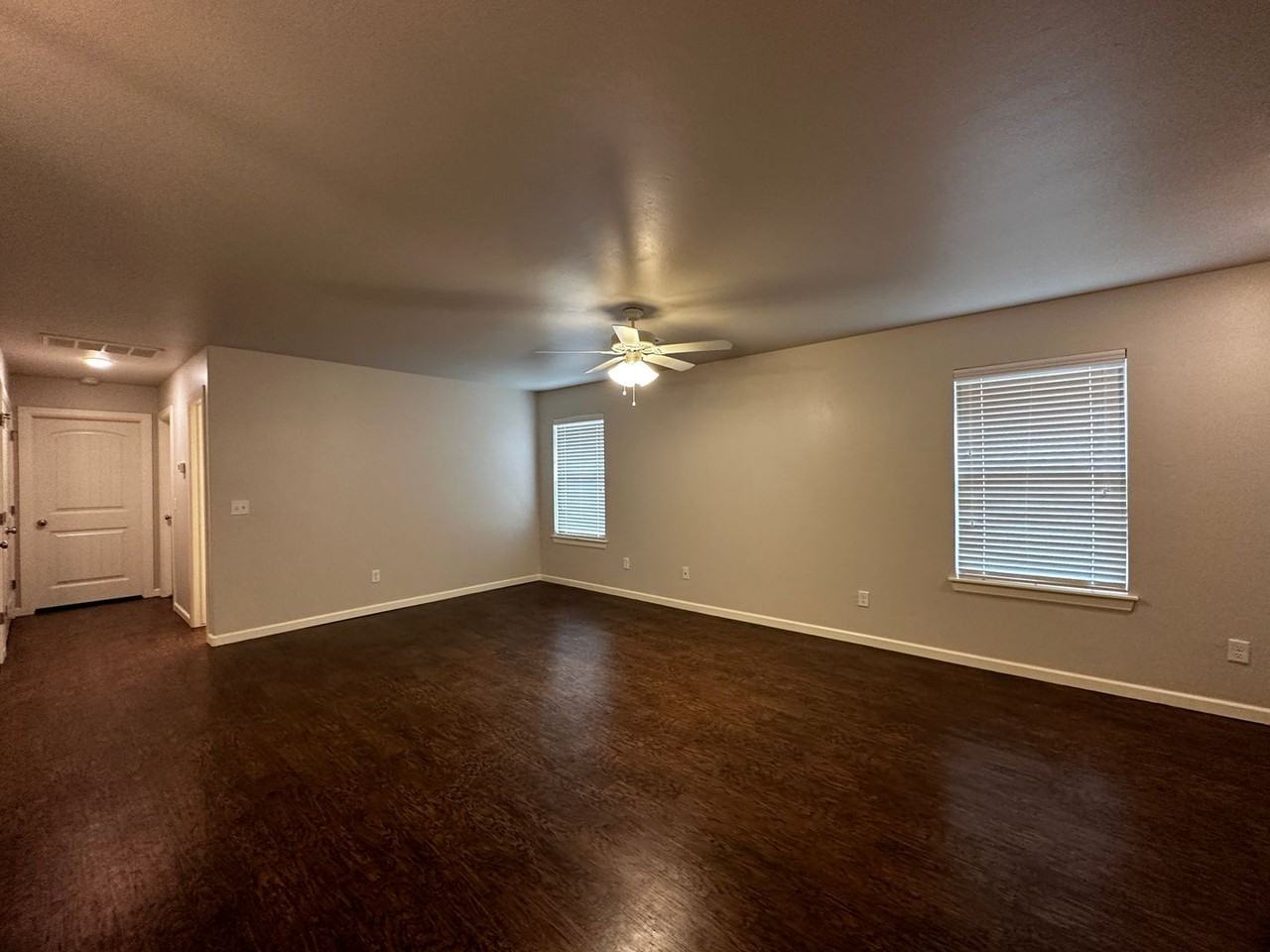 11416 N Lincoln Blvd - Photo 3 of 21