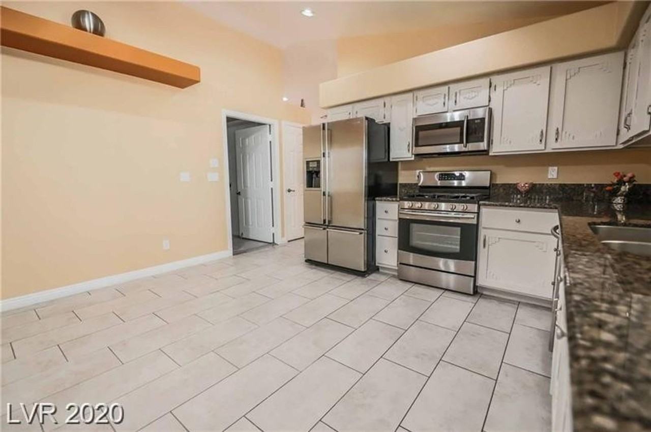 7330 Clearwater Cir - Photo 6 of 25