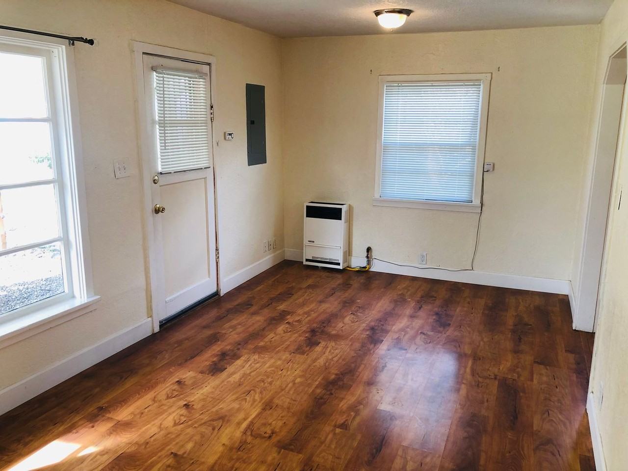 2955 River Road - Photo 6 of 31