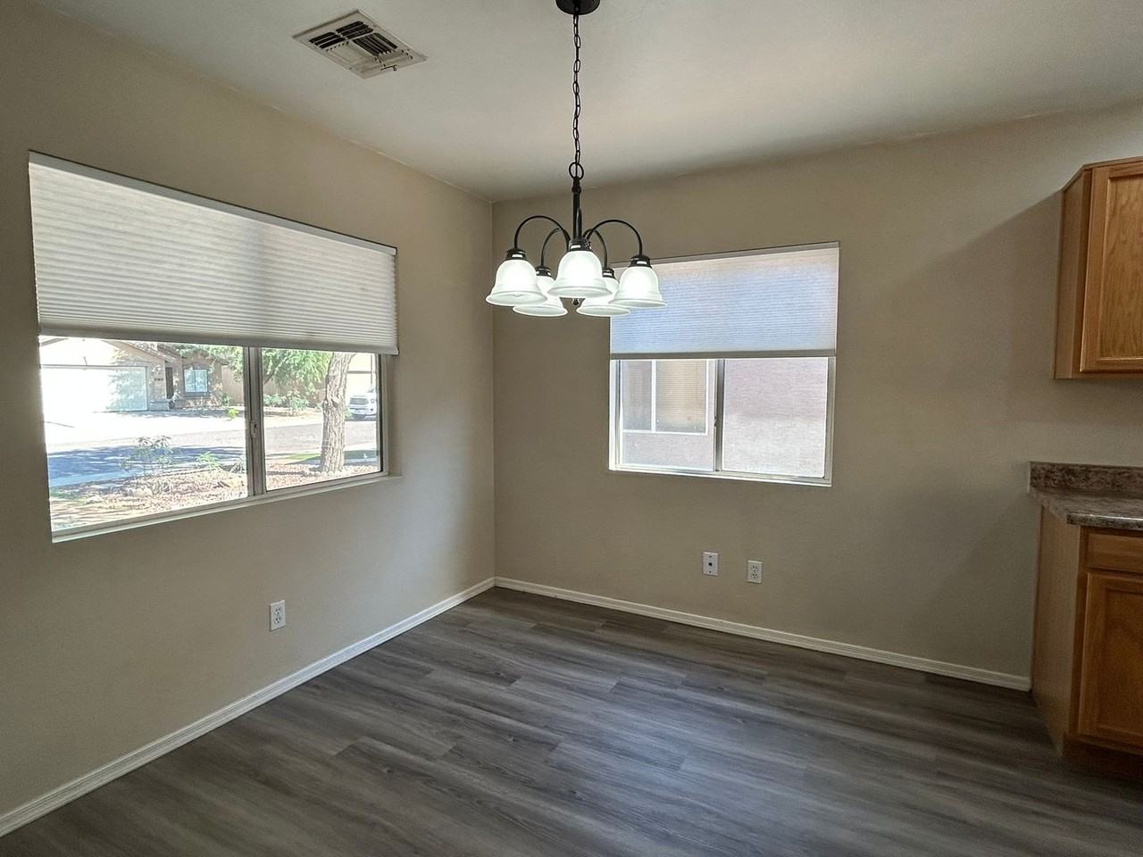 6049 W Wood St - Photo 5 of 13