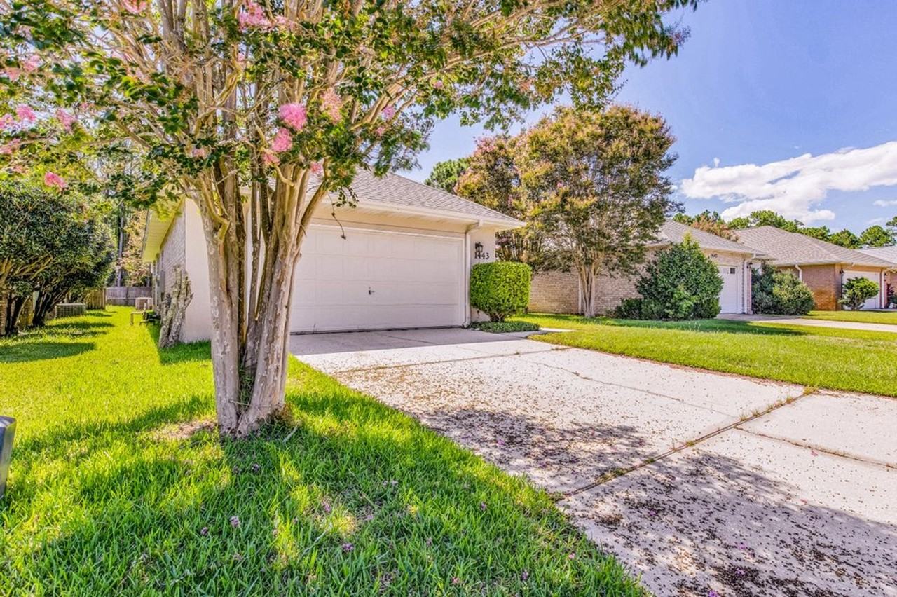 1443 Champions Green Drive - Photo 3 of 37