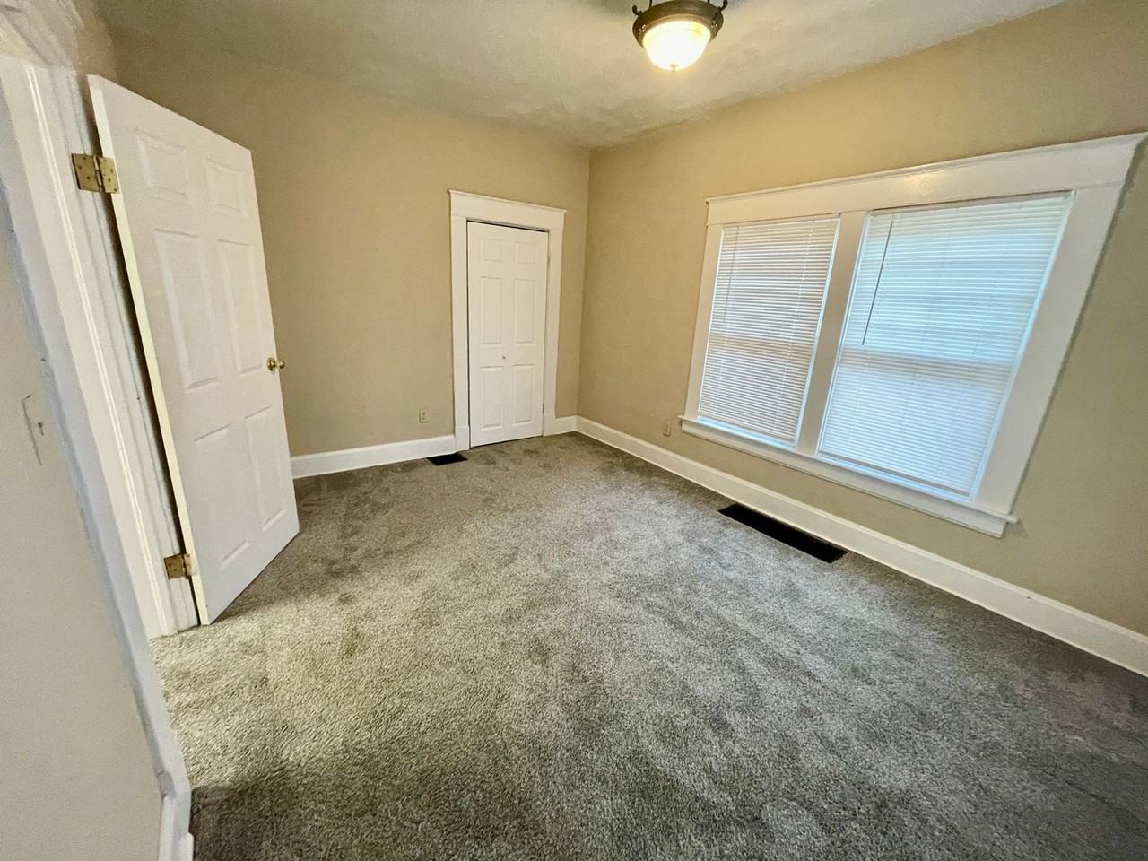 919 S Douglas Ave - Photo 4 of 21