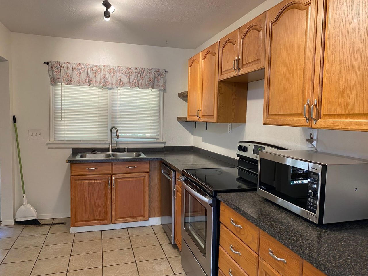 407 E 18th Ave - Photo 2 of 22