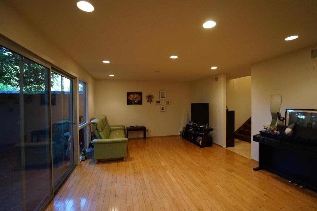 122 Surrey Lane - Photo 2 of 18