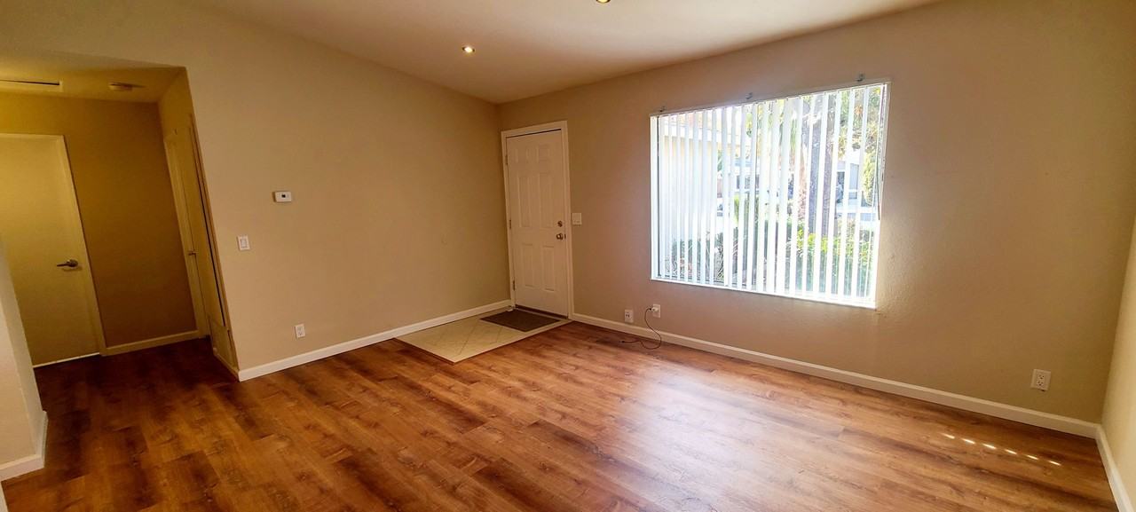 1155 Bedford Way - Photo 4 of 32