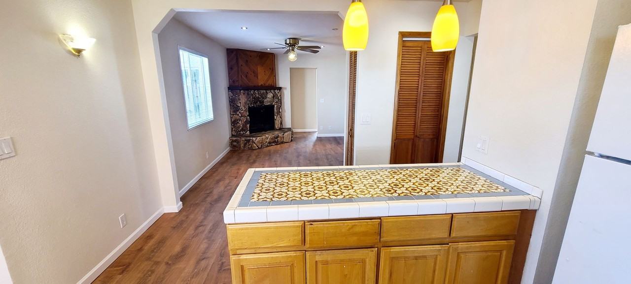 1155 Bedford Way - Photo 6 of 32