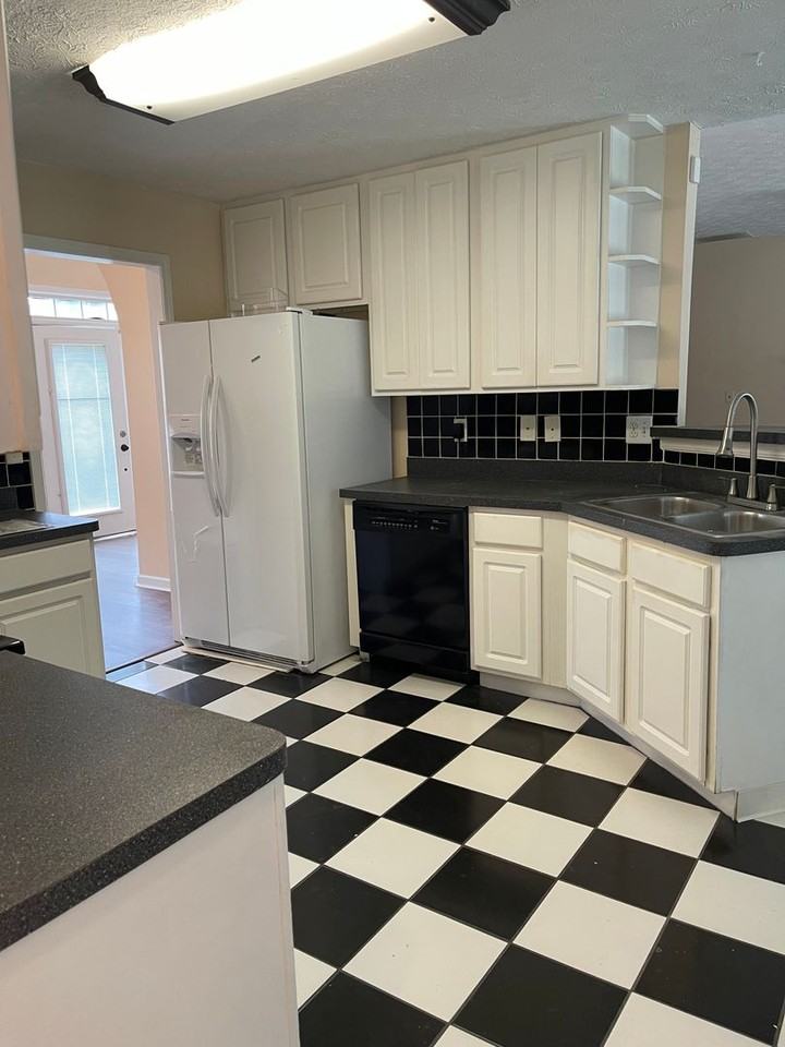 318 Derby Drive - Photo 2 of 15