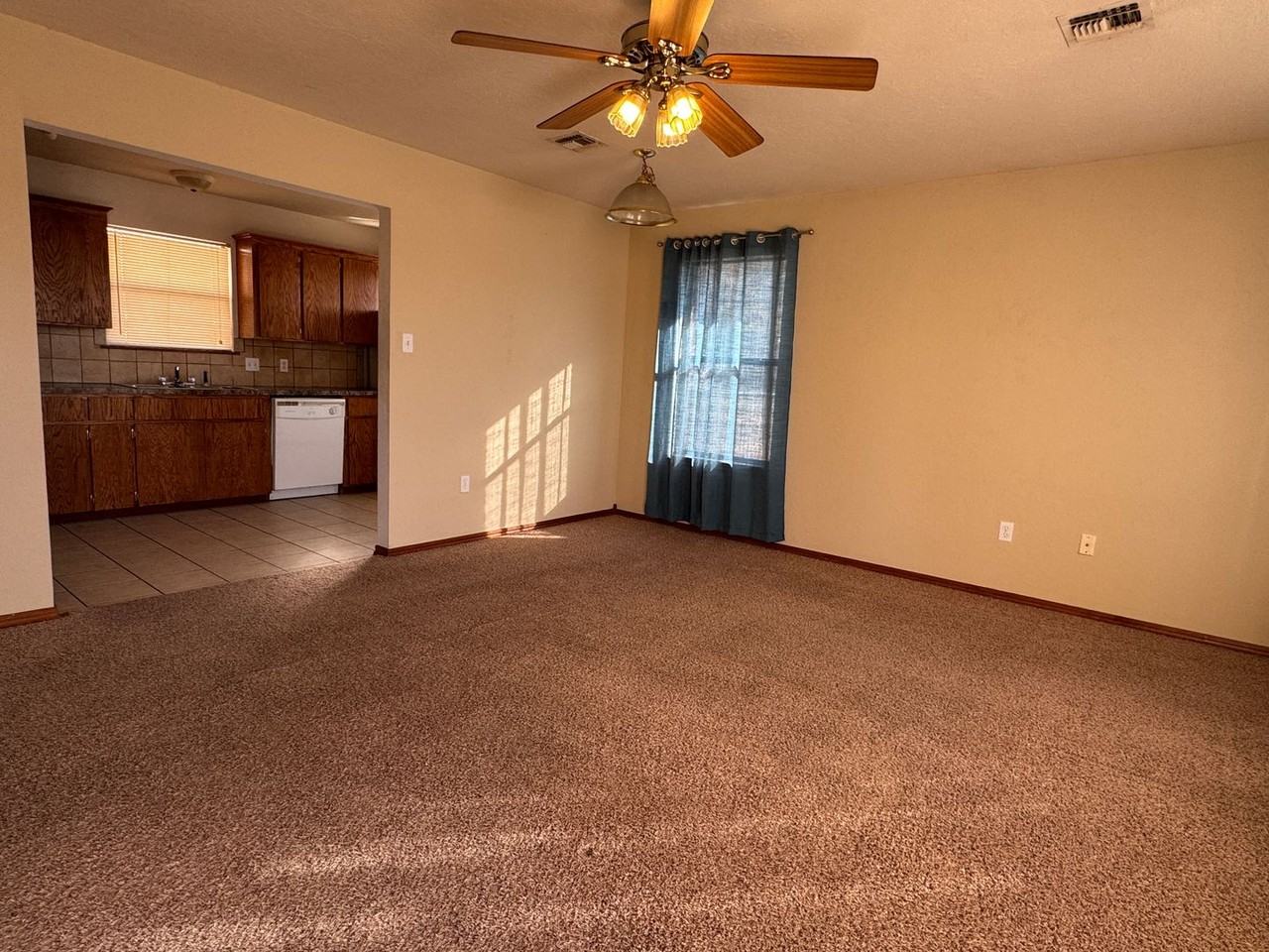 1916 Southwest East Avenue #B - Photo 4 of 11