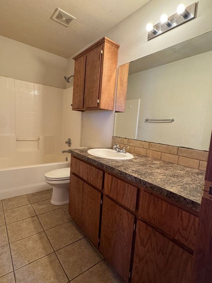 1916 Southwest East Avenue #B - Photo 6 of 11