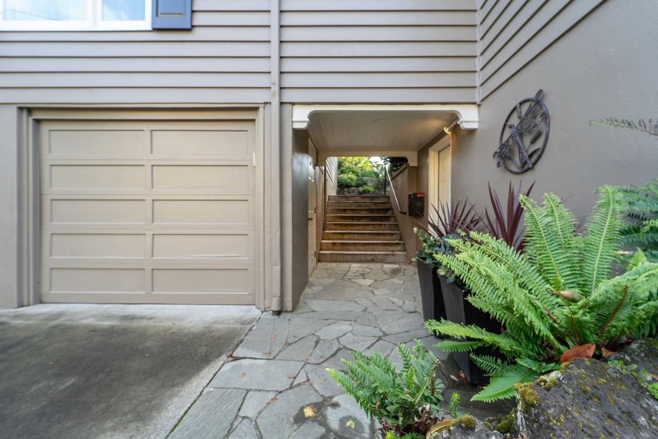 3959 Southwest Tualatin Avenue - Photo 5 of 50