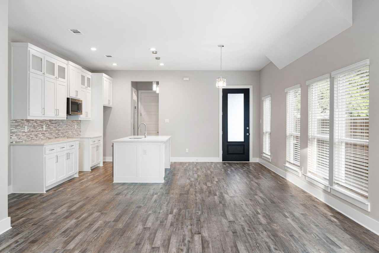 2811 Harston St - Photo 7 of 20