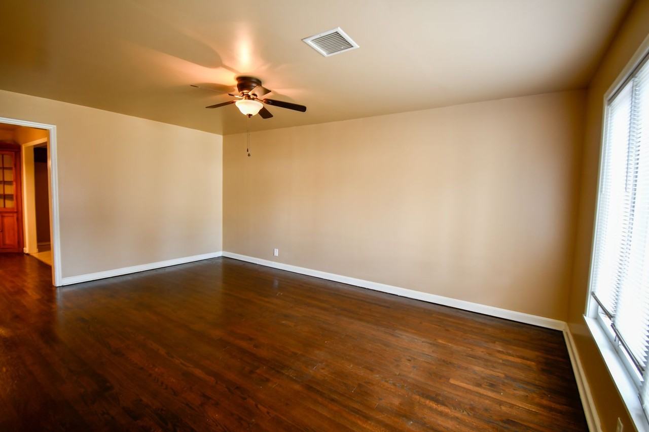 320 E 46th St - Photo 3 of 13