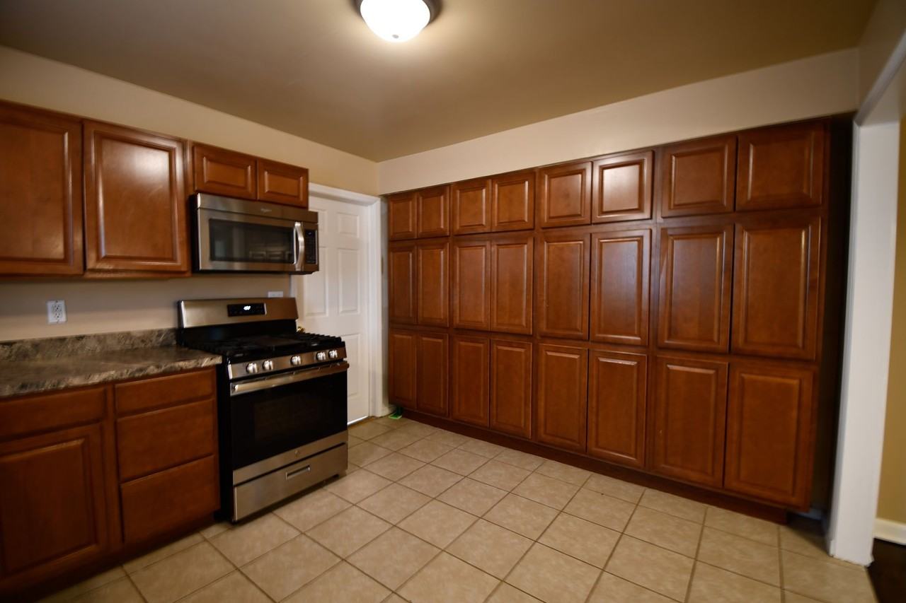 320 E 46th St - Photo 5 of 13