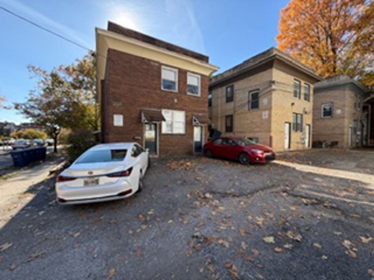 2065 Summit St - Photo 2 of 15