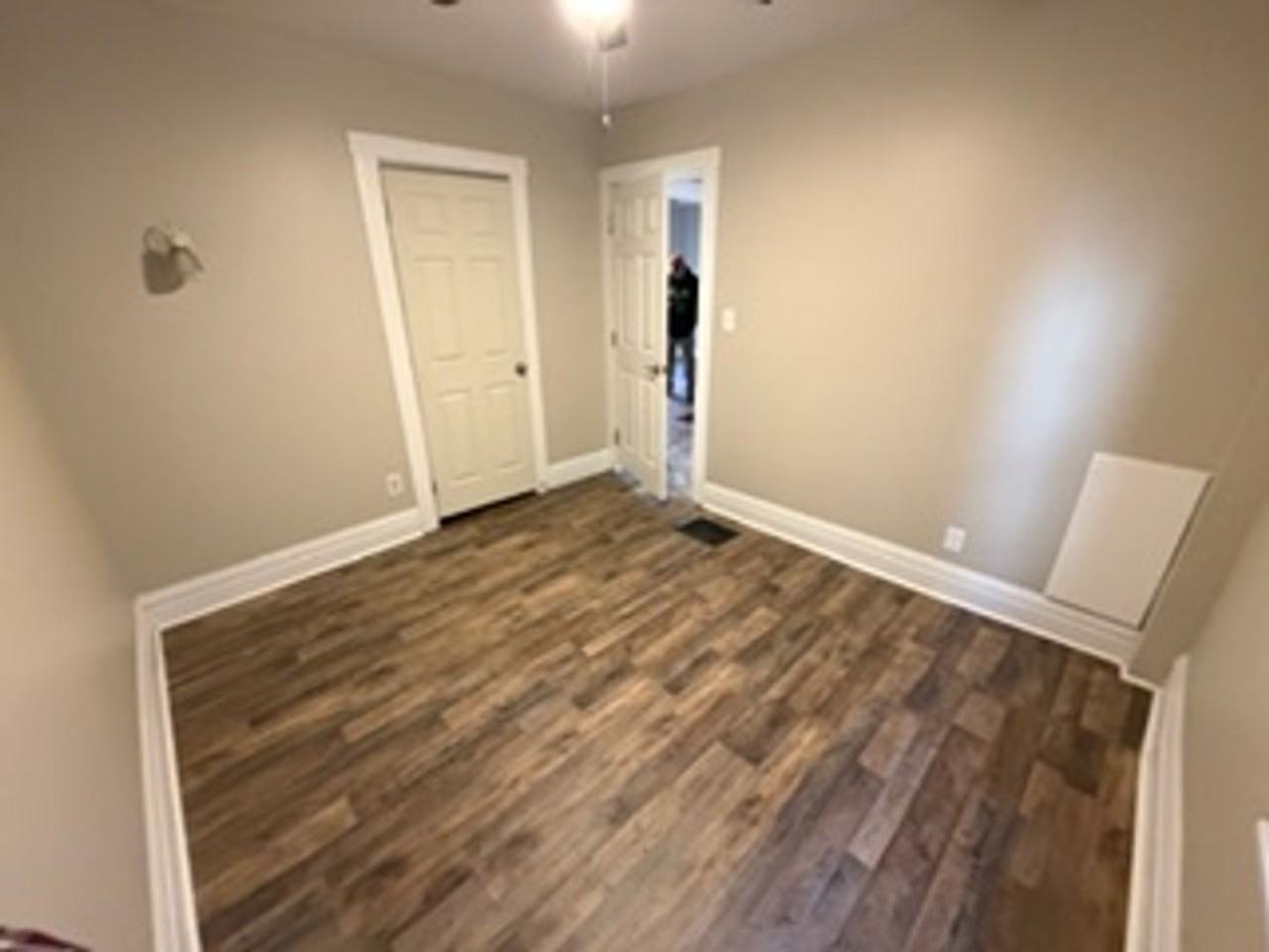 2065 Summit St - Photo 4 of 15