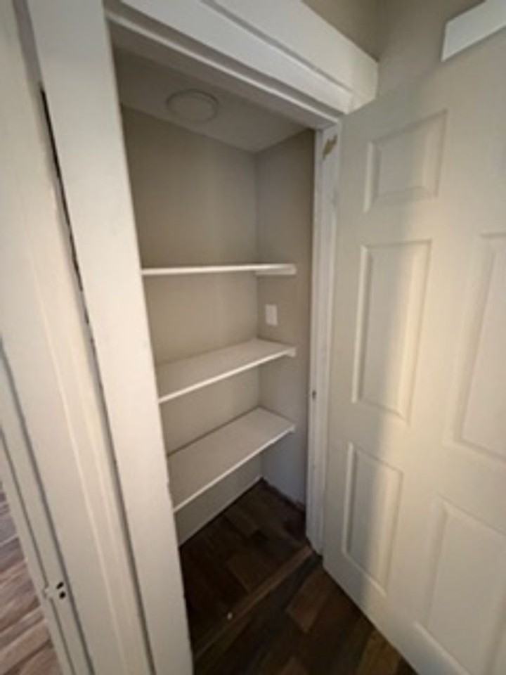 2065 Summit St - Photo 7 of 15