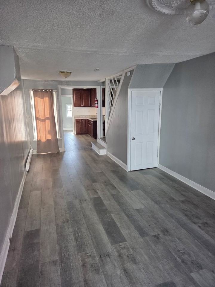 140 Hudson Street - Photo 2 of 8