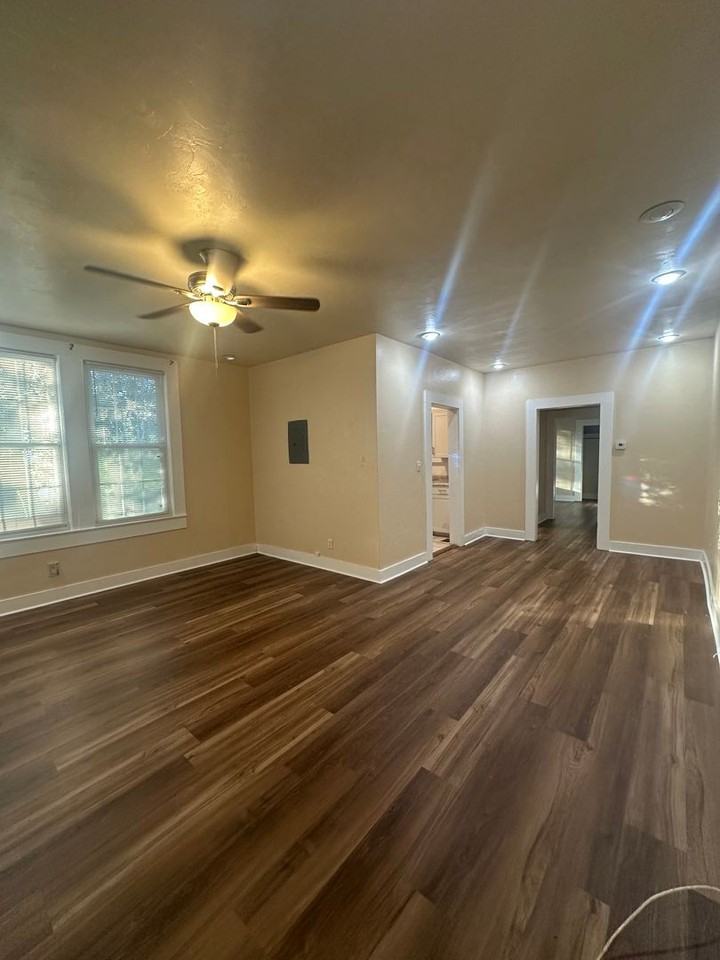 322 East Oakland Avenue - Photo 5 of 24