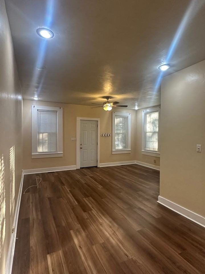 322 East Oakland Avenue - Photo 7 of 24