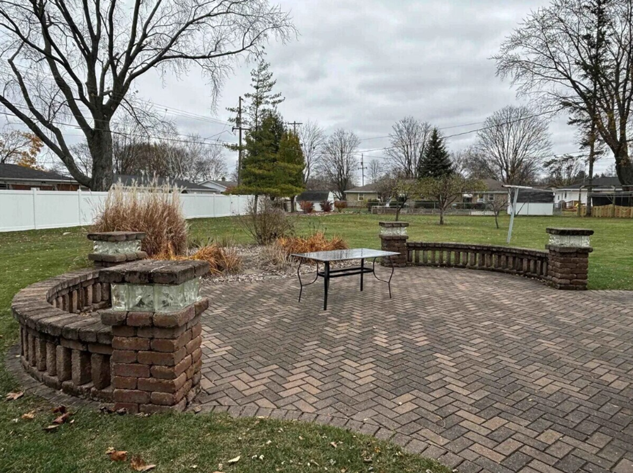 1798 Chateau Dr - Photo 2 of 18