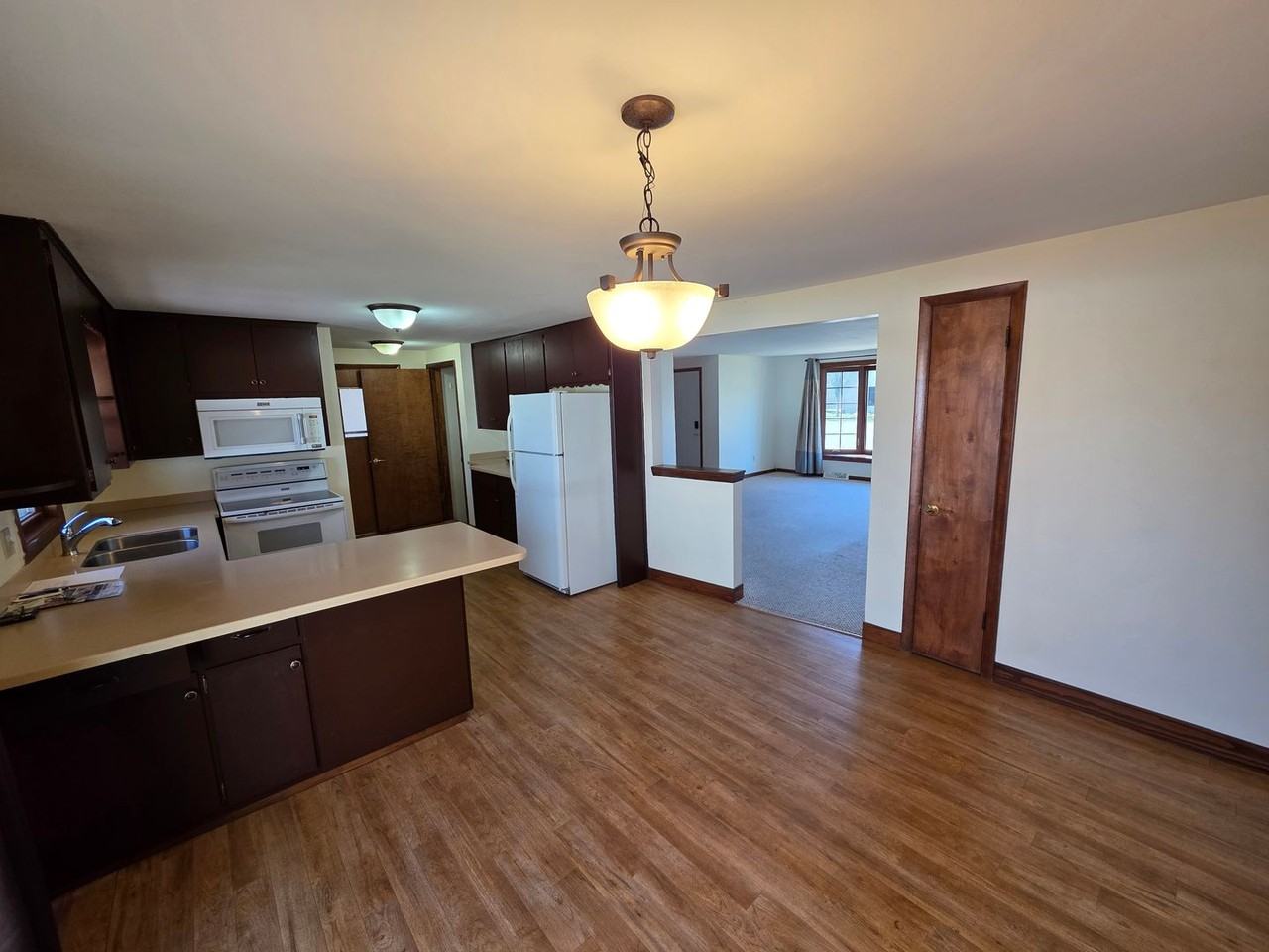 1798 Chateau Dr - Photo 5 of 18