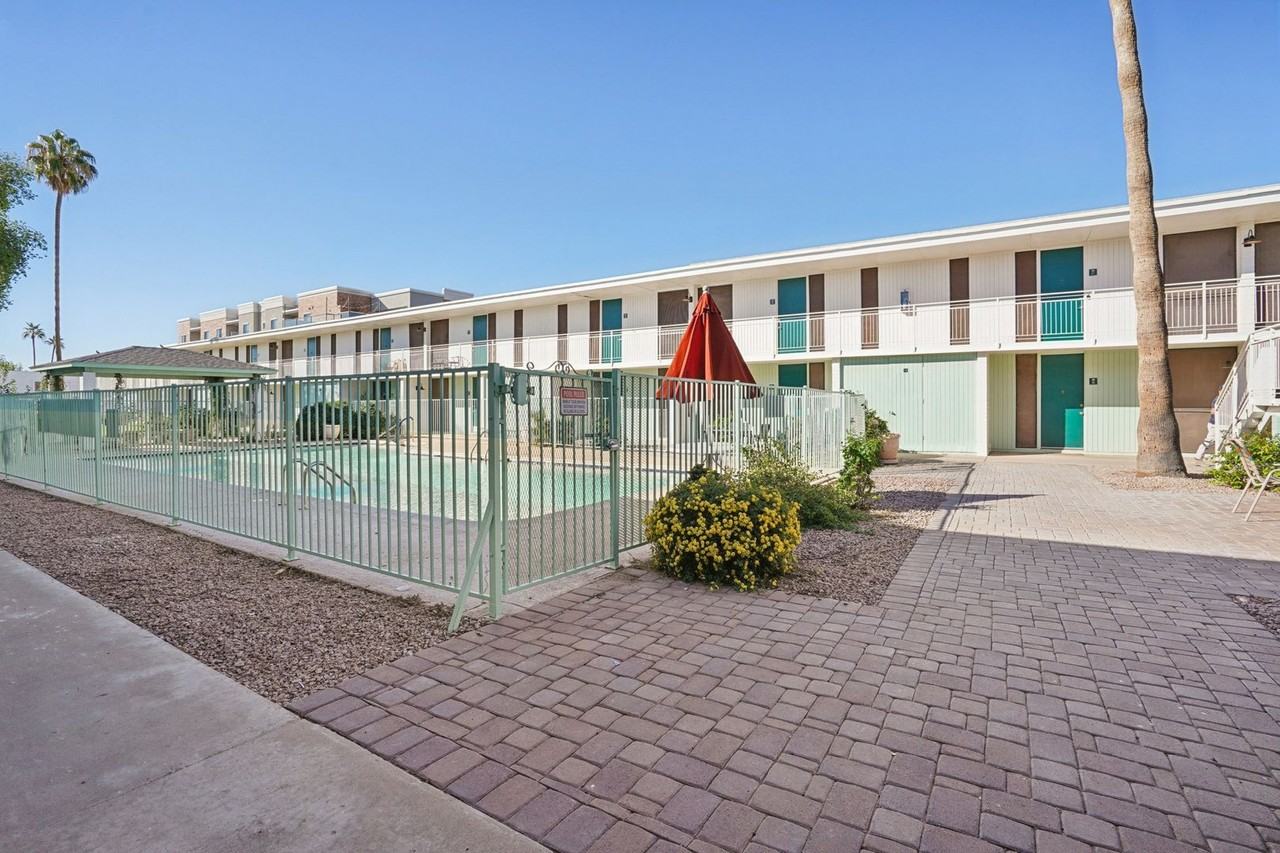 Venture on Maryland – Modern Living in Central Phoenix! - Photo 4 of 24