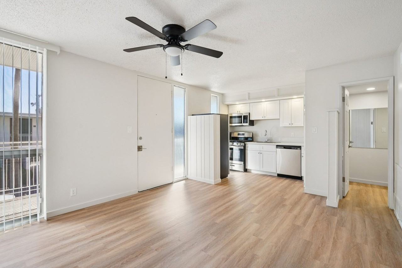 Venture on Maryland – Modern Living in Central Phoenix! - Photo 5 of 24