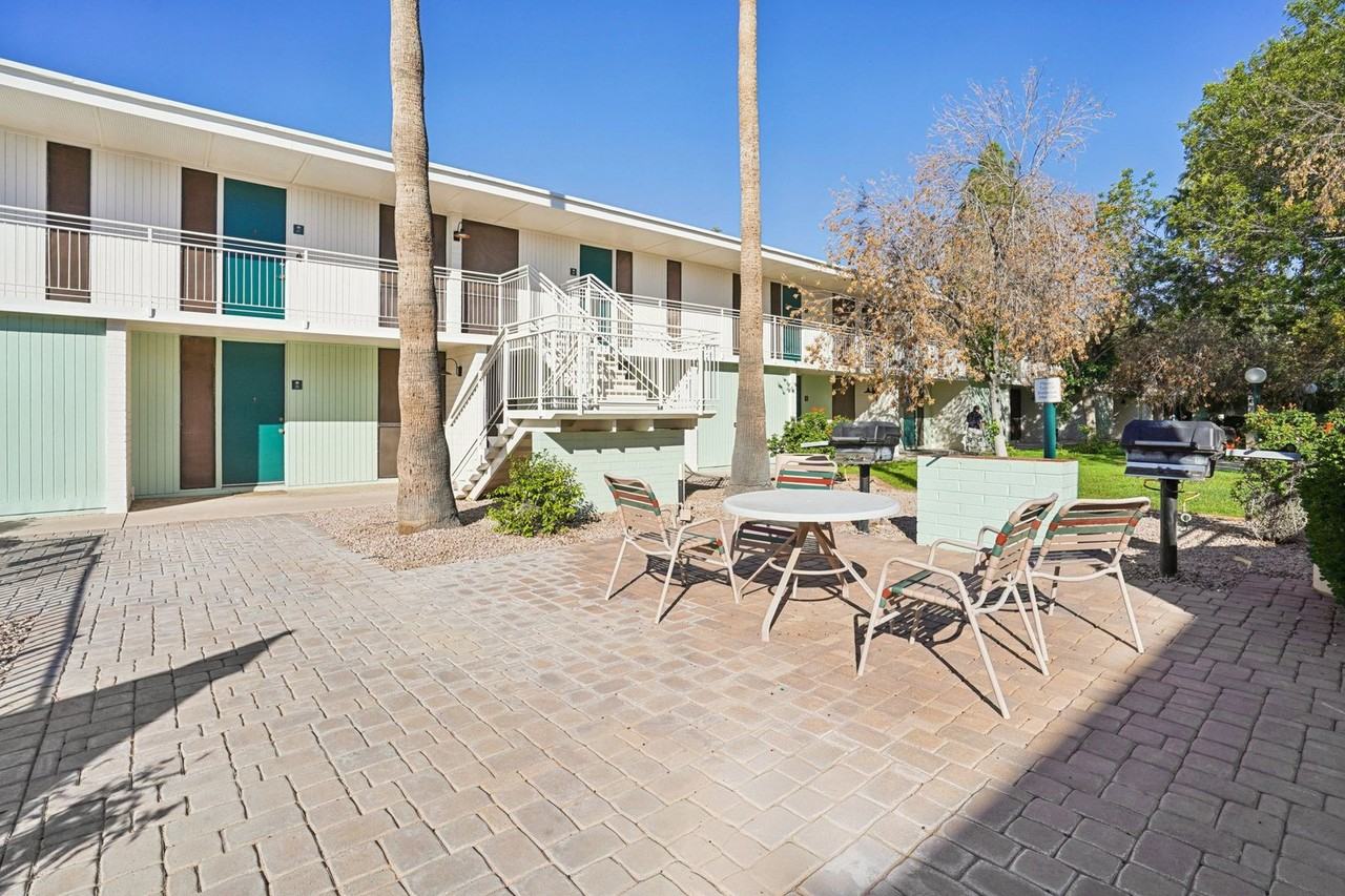 Venture on Maryland – Modern Living in Central Phoenix! - Photo 6 of 24