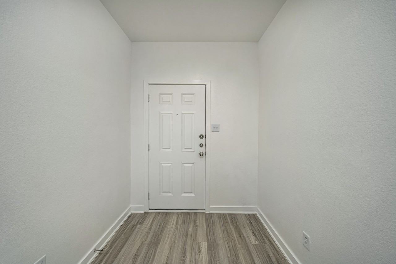 8416 Adelaide Dr - Photo 5 of 43