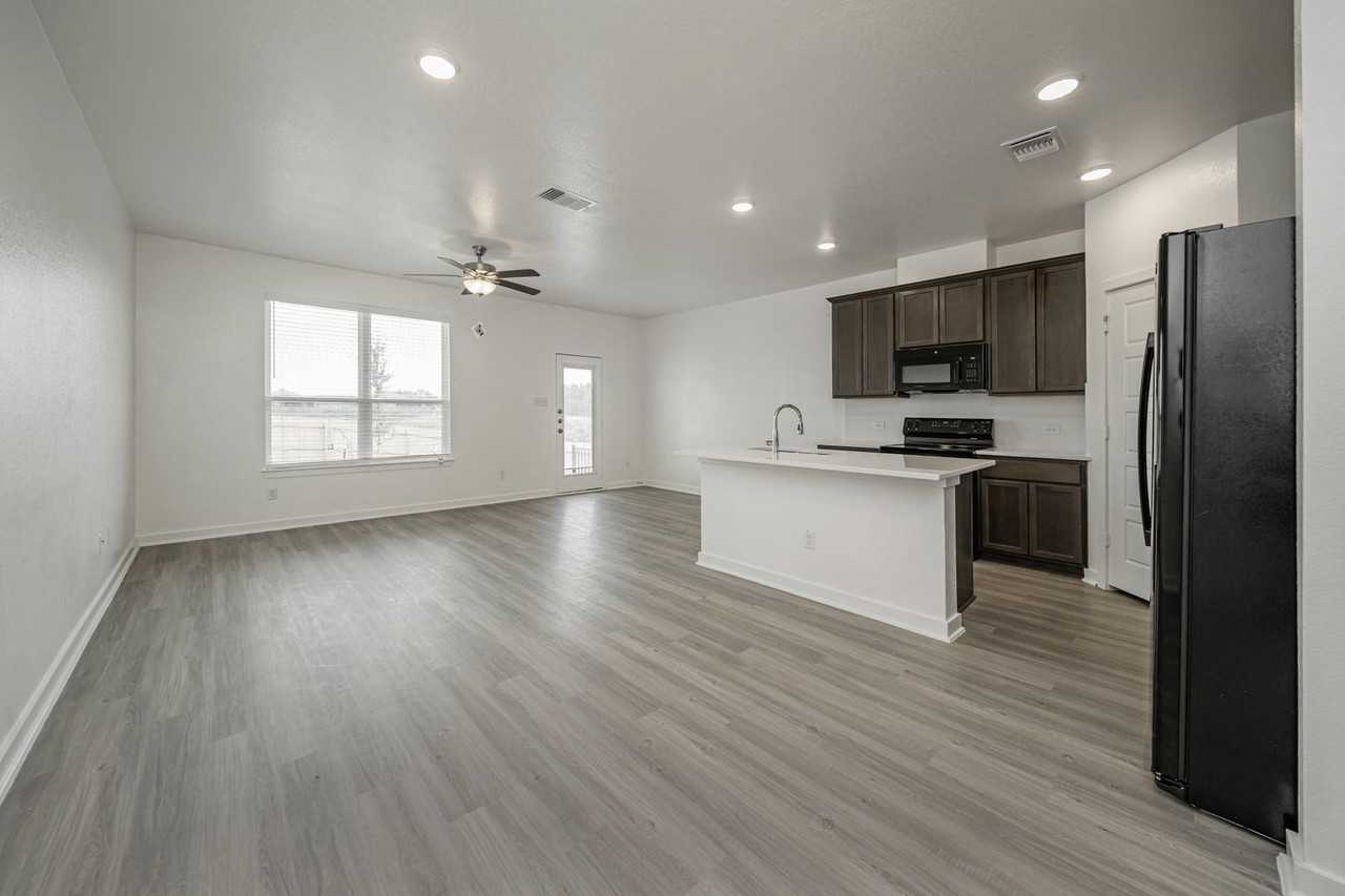 8416 Adelaide Dr - Photo 7 of 43