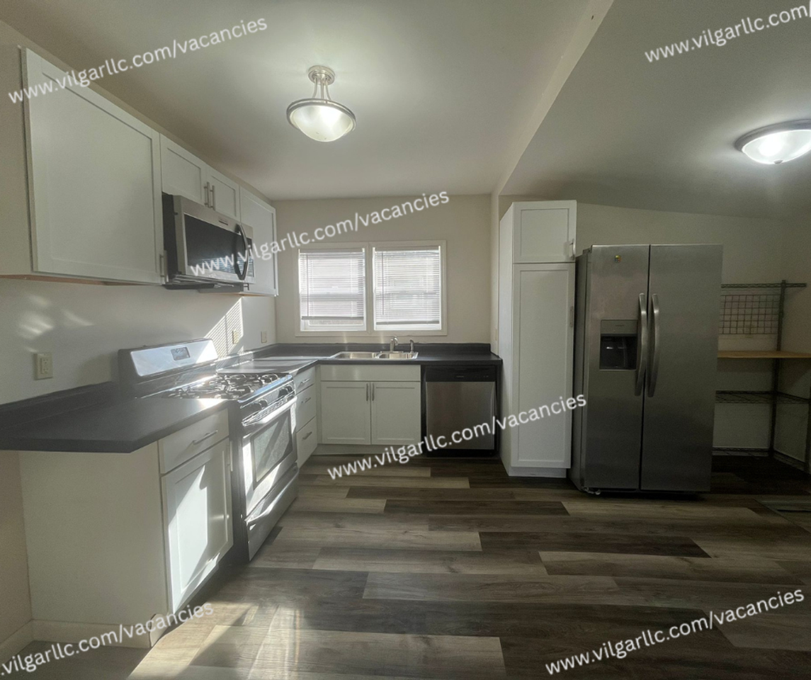 220 N Ashland Ave - Photo 2 of 18