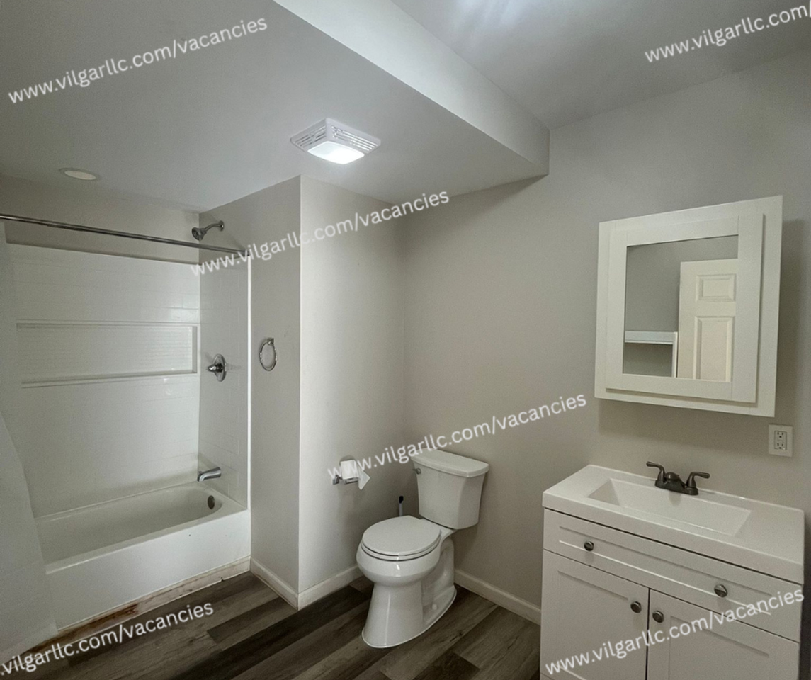 220 N Ashland Ave - Photo 6 of 18