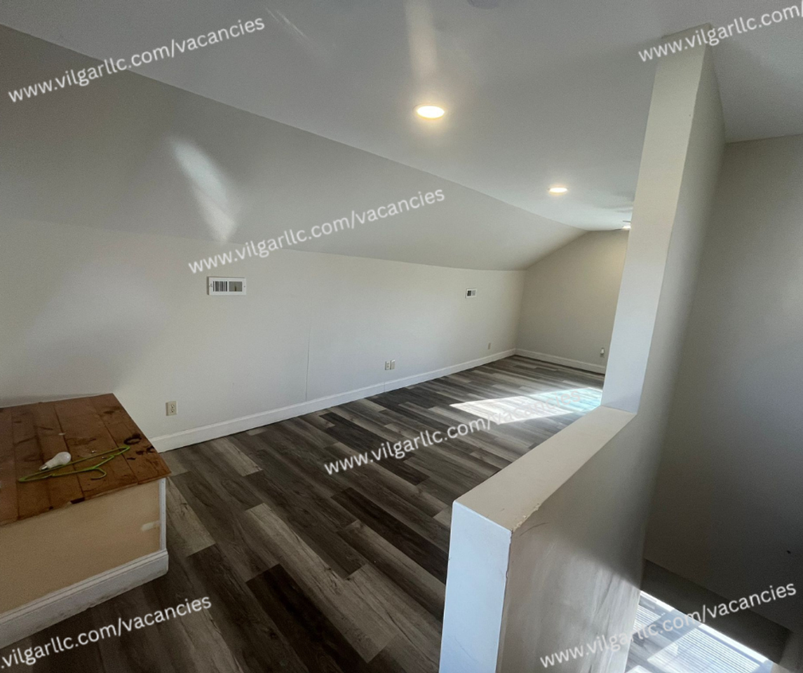 220 N Ashland Ave - Photo 7 of 18