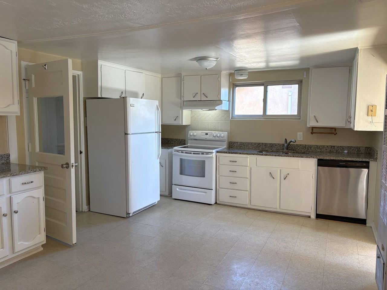 2425 Mountain Rd NW - Photo 6 of 38