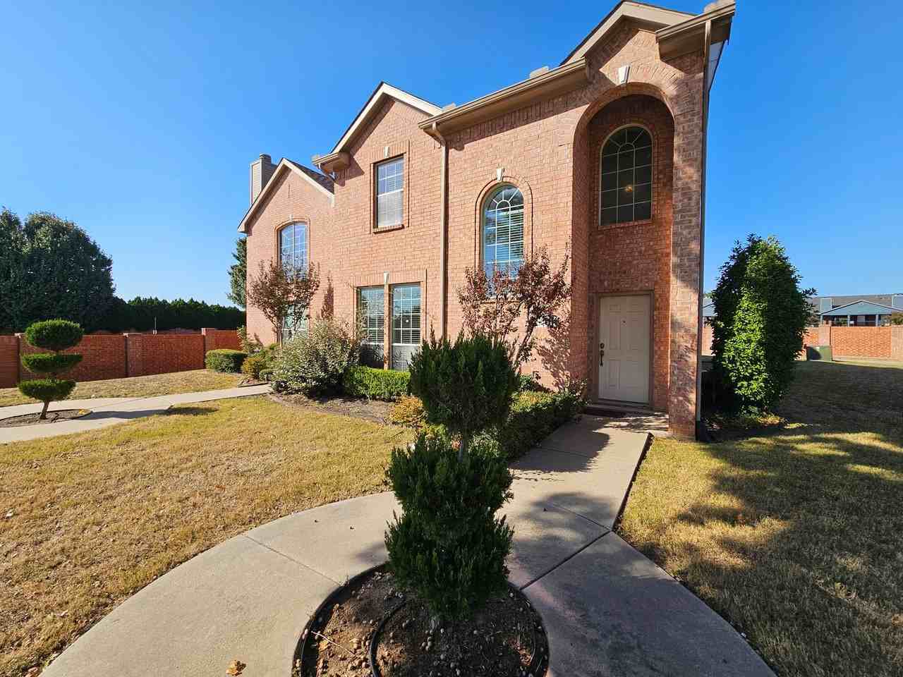 393 Ivan Dr - Photo 2 of 22