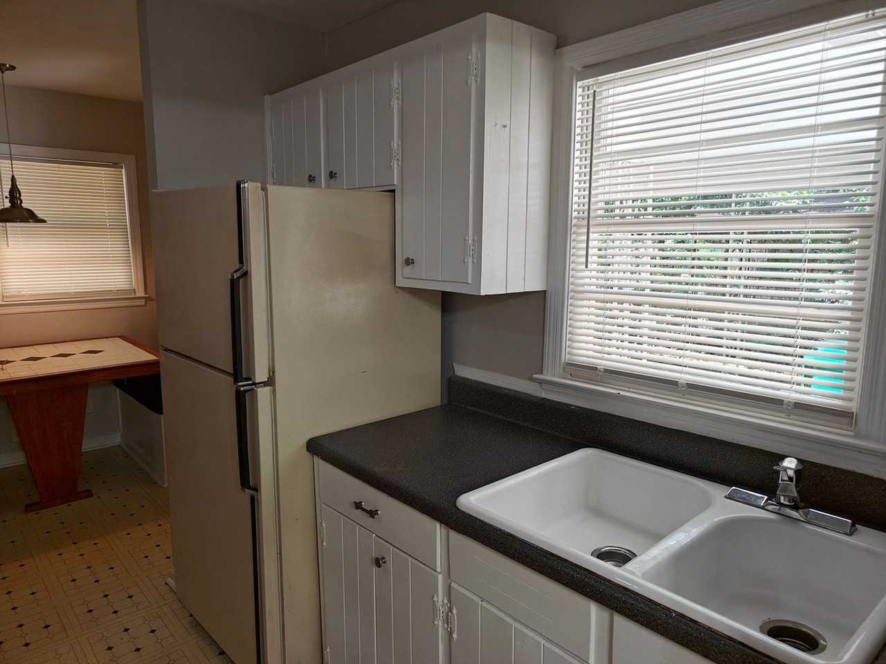 2644 Pineland Avenue - Photo 3 of 14