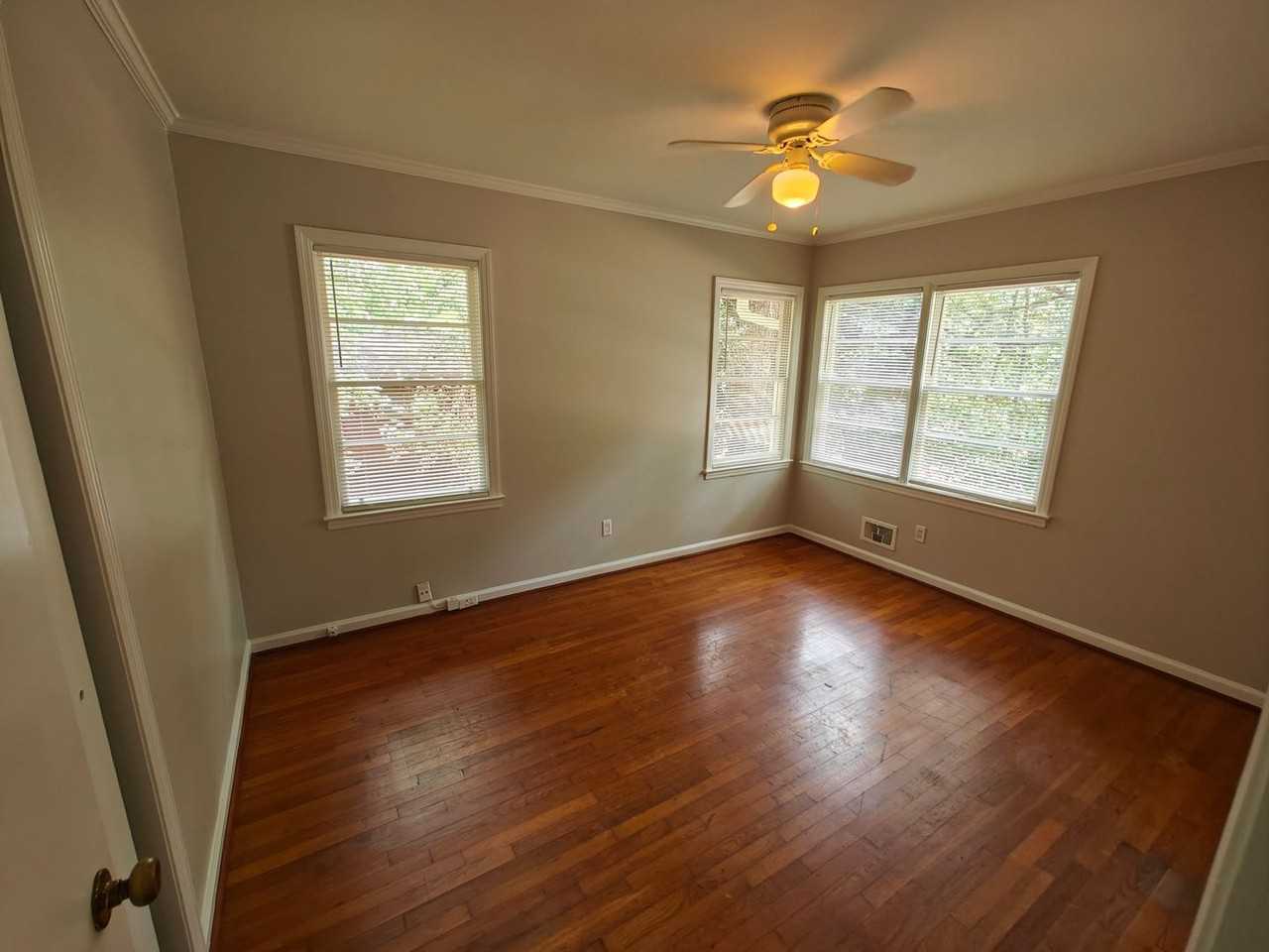 2644 Pineland Avenue - Photo 6 of 14