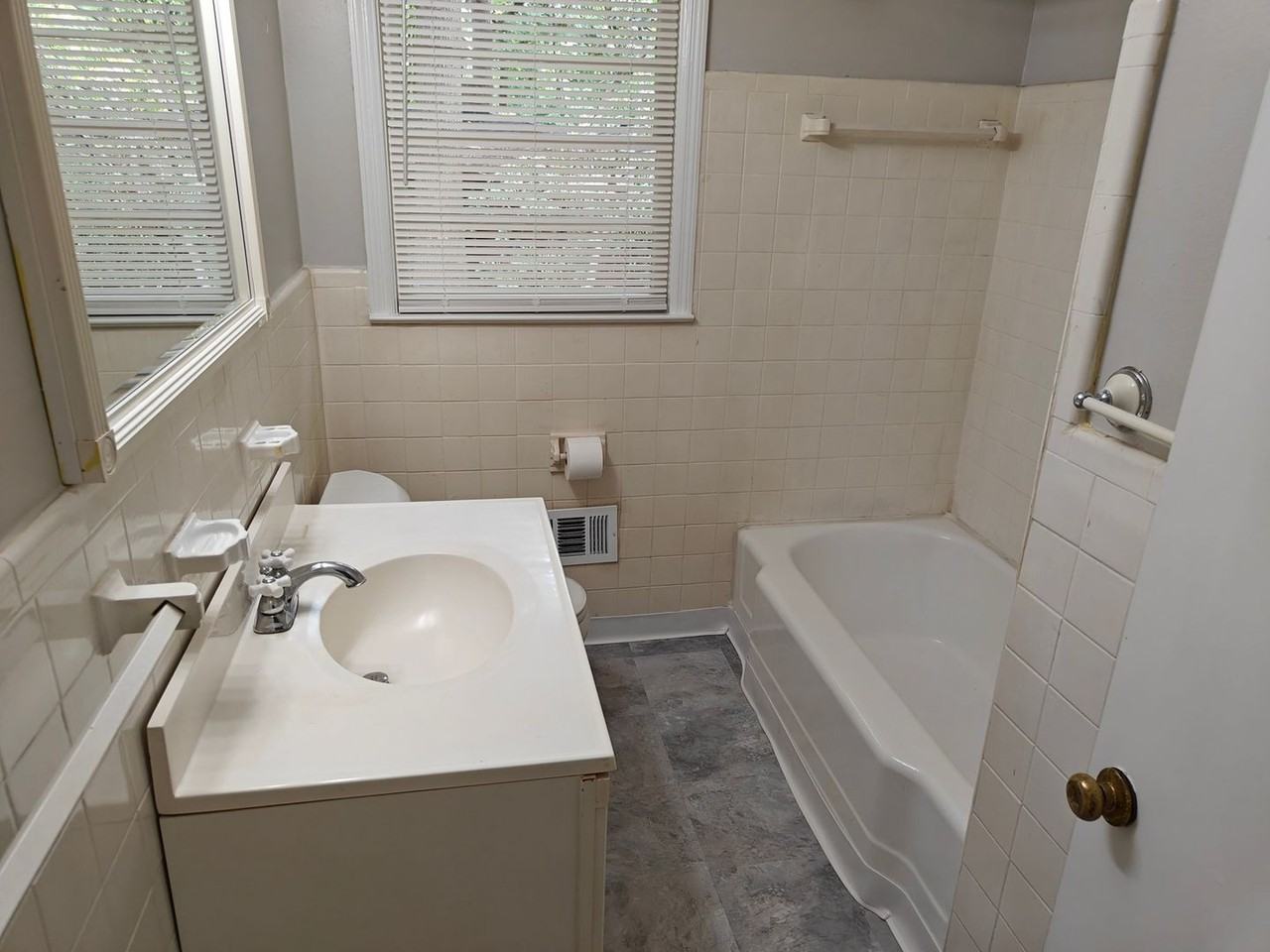 2644 Pineland Avenue - Photo 7 of 14