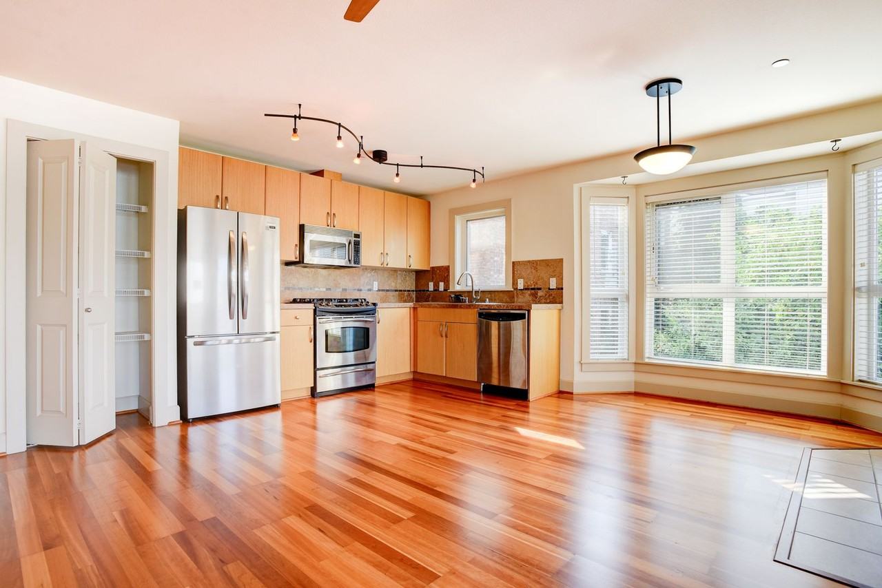 319 Summit Ave E #202 - Photo 2 of 27