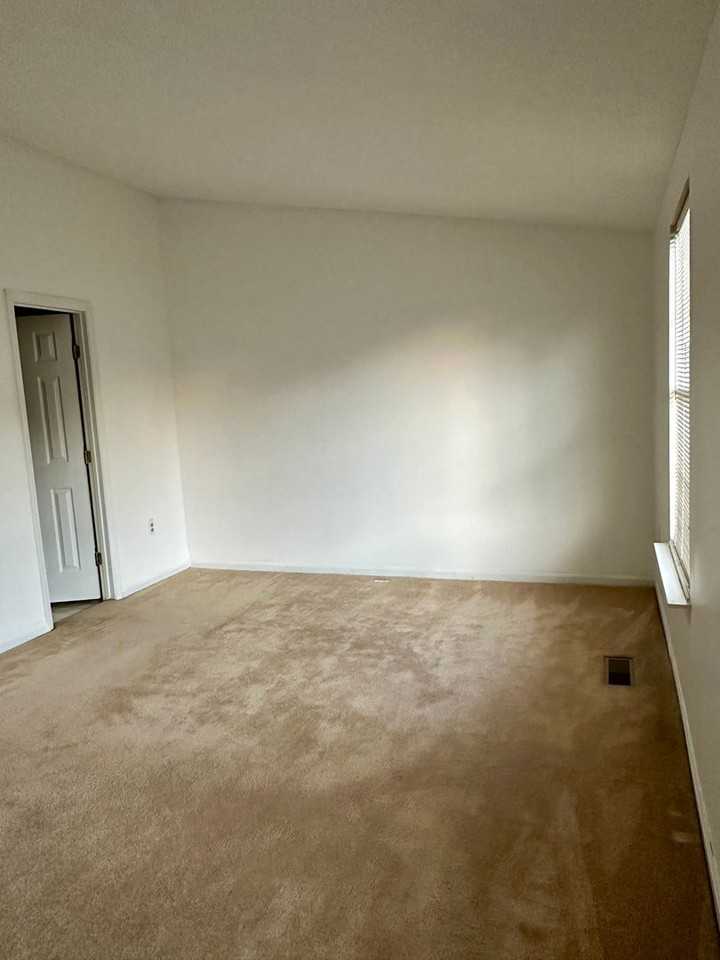 7731 Pomeroy Ct - Photo 5 of 8