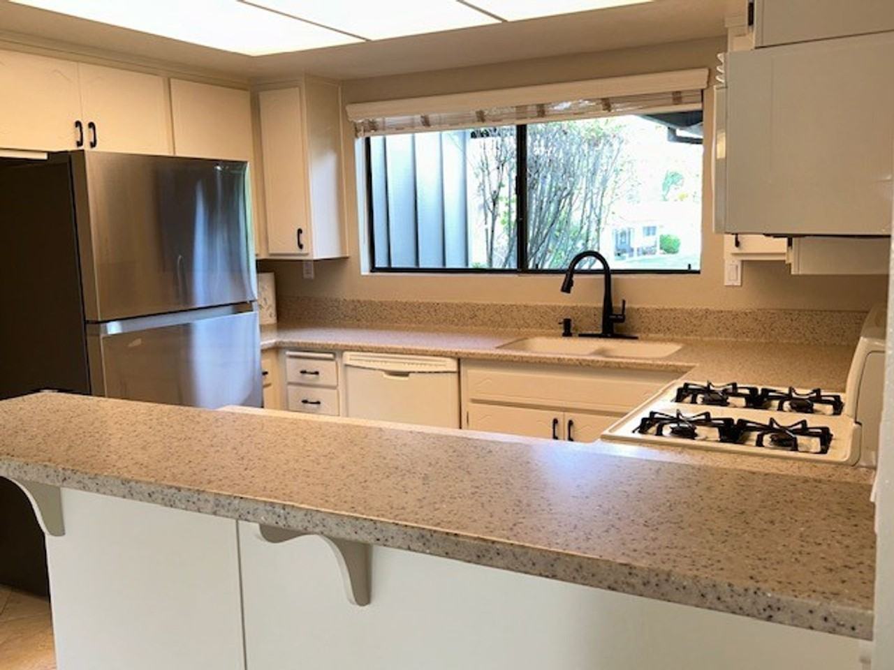 498 Kendale Rd - Photo 3 of 23