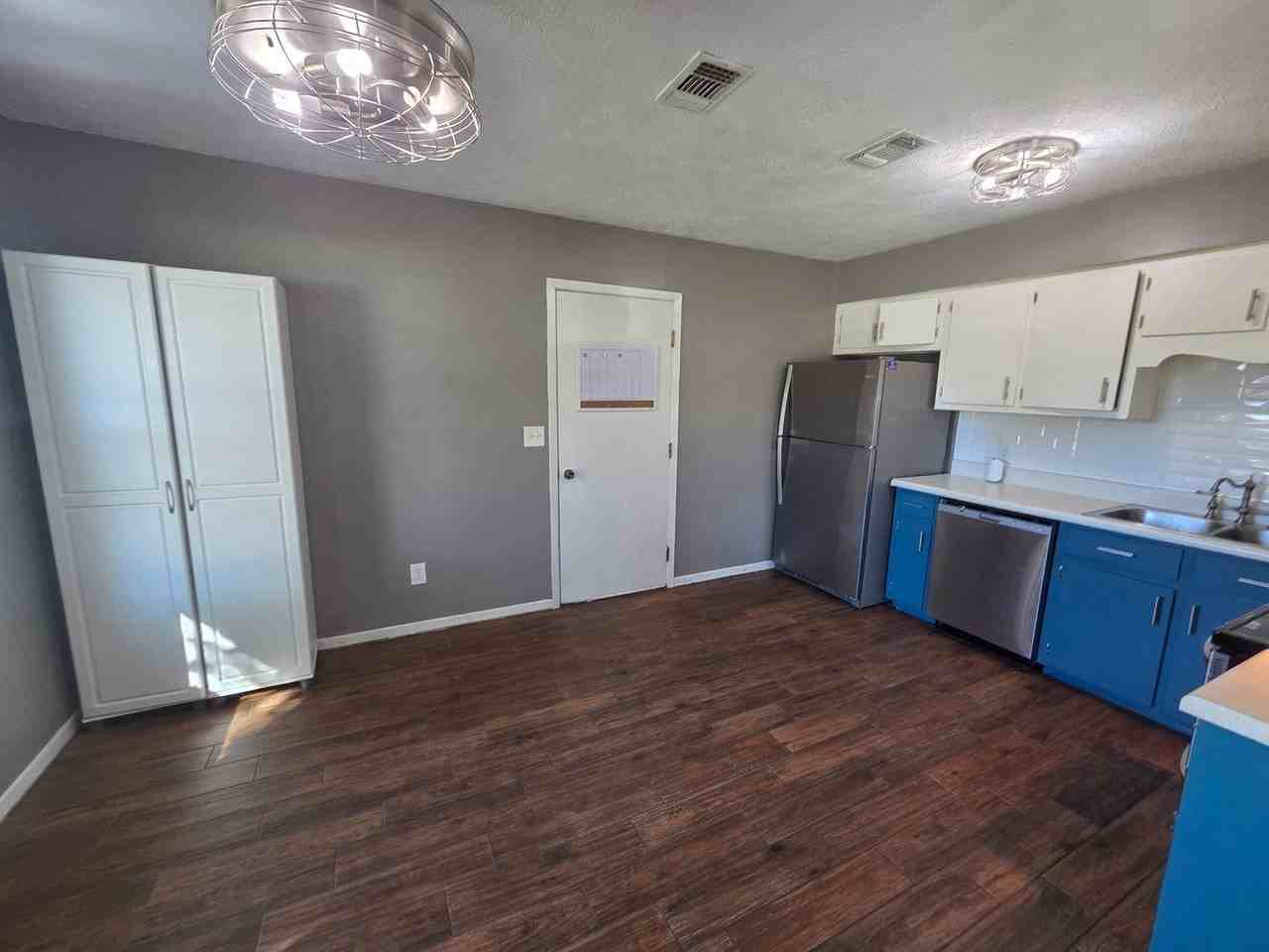 209 South Maryella Avenue - Photo 2 of 14