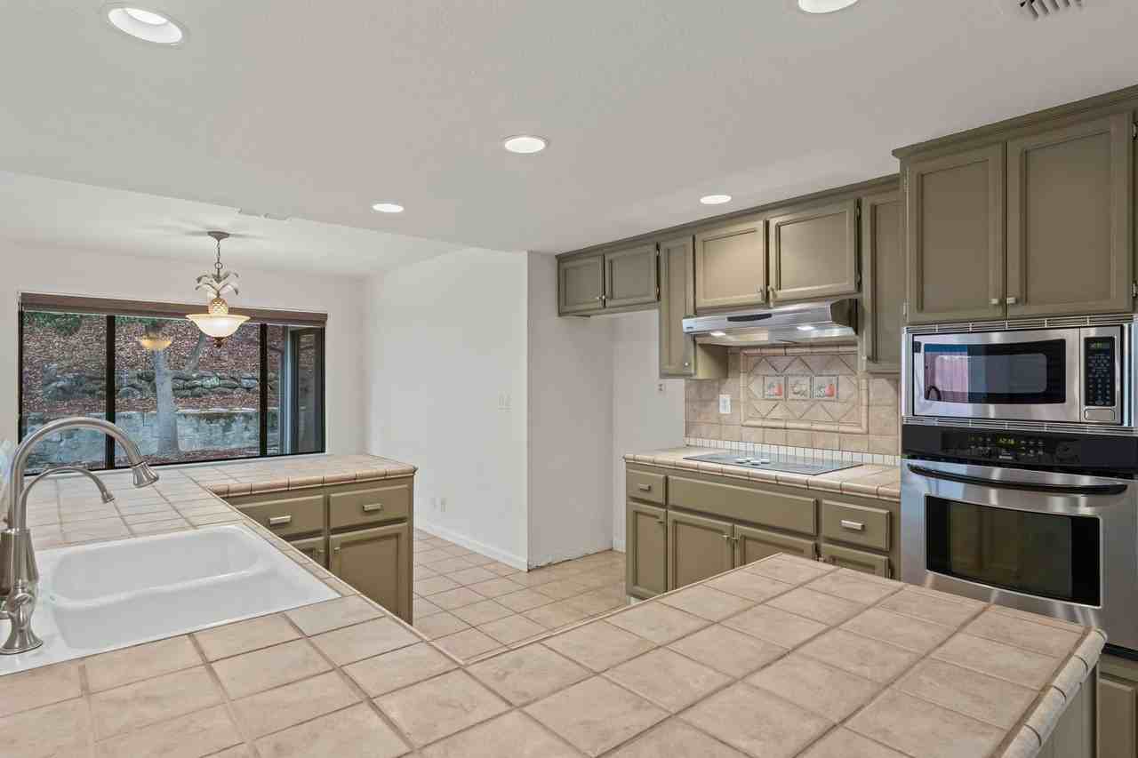 1394 Craydon Place - Photo 2 of 48