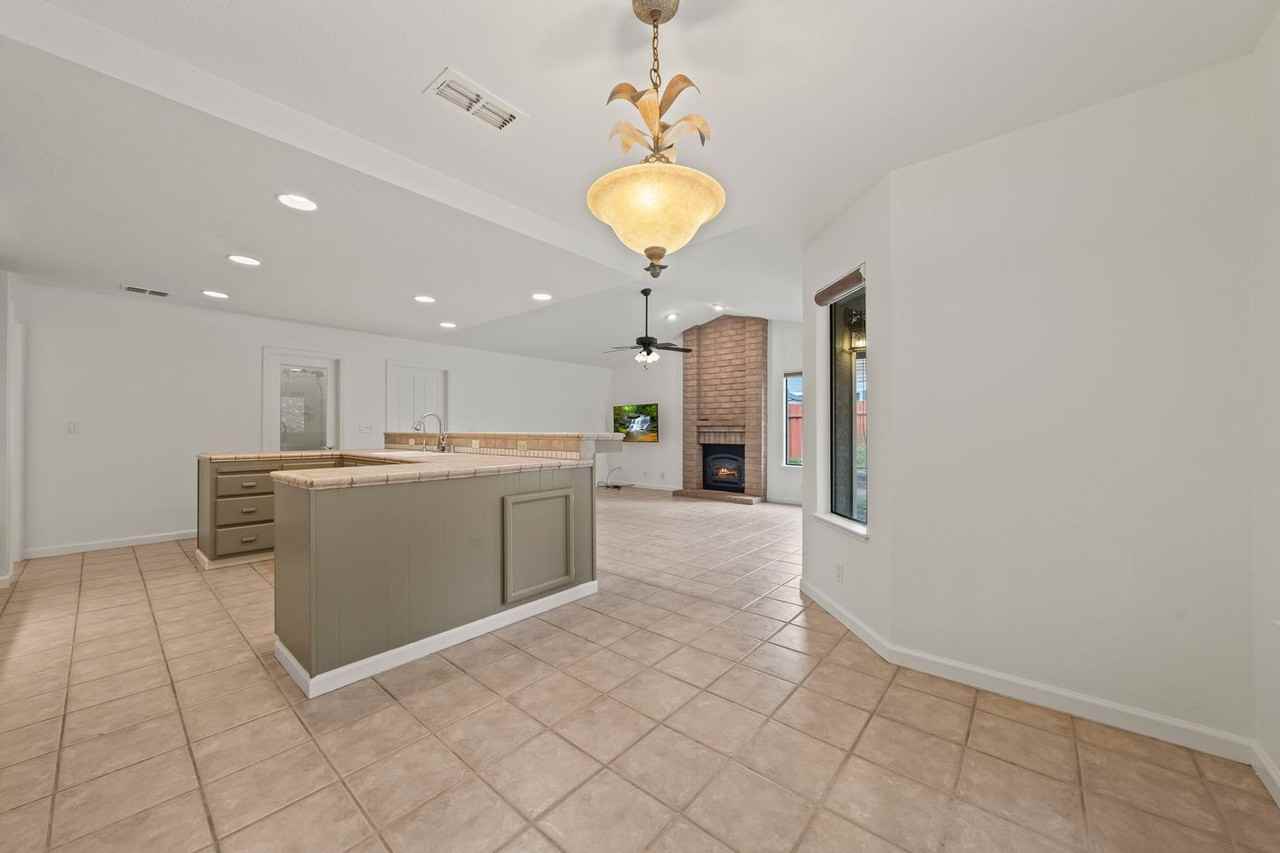 1394 Craydon Place - Photo 3 of 48