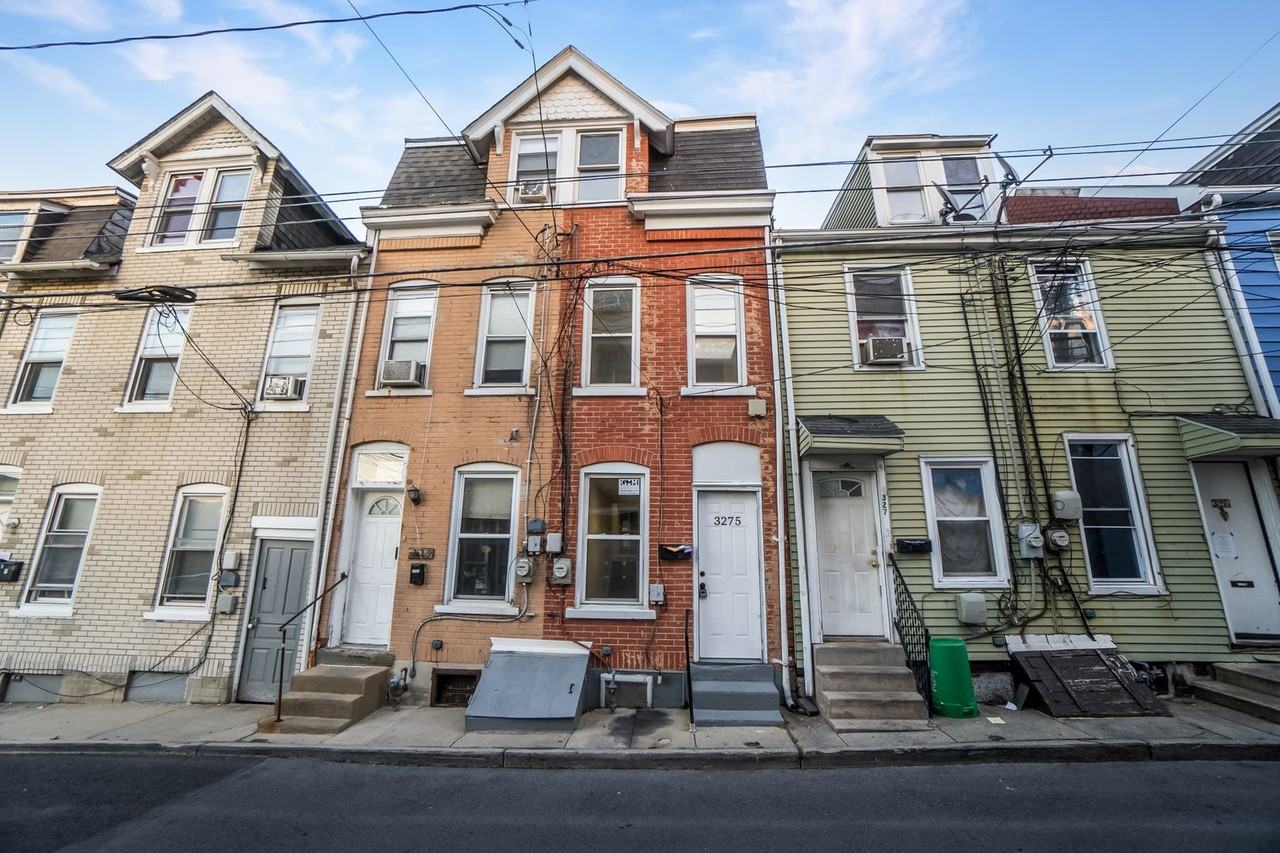 327 1/2 N Lumber St - Photo 2 of 24