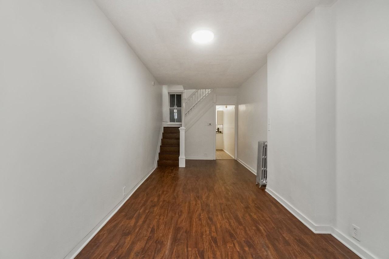 327 1/2 N Lumber St - Photo 3 of 24