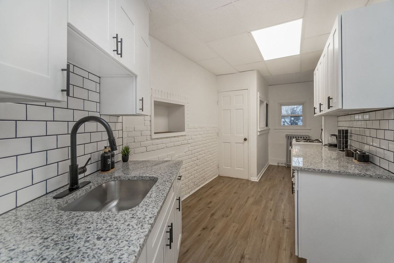 327 1/2 N Lumber St - Photo 7 of 24