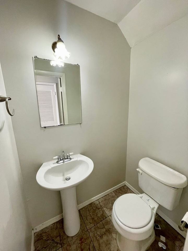 3906 Overbrook Dr #5 - Photo 5 of 15