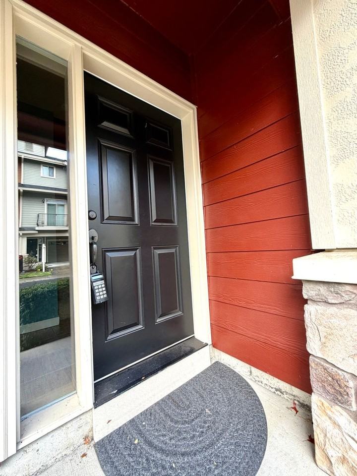 409 Northeast Patricia Ann Place - Photo 4 of 31